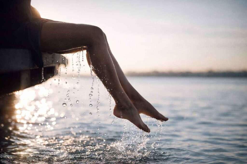 Piernas ligeras tras tratamiento para reducir la retención de líquidos con presoterapia en Madrid