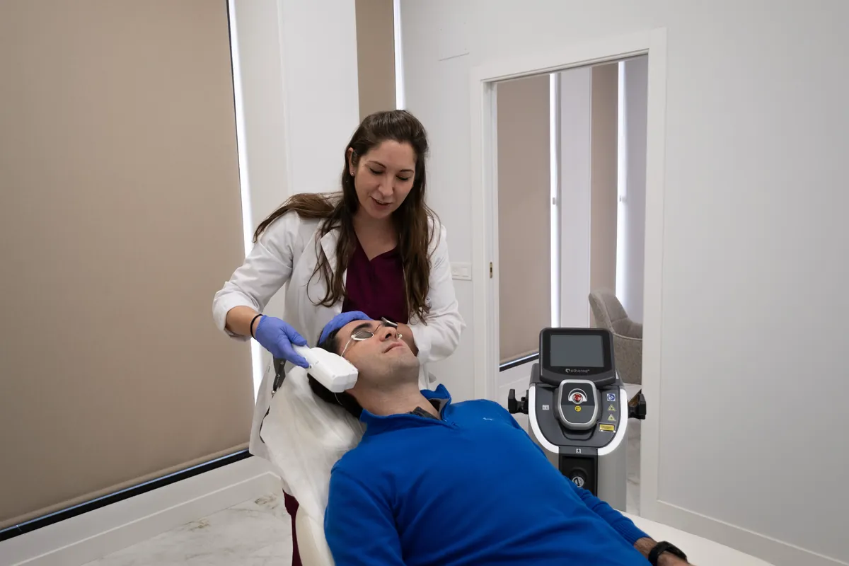 Tratamiento facial con IPL en Clínica GM Dermatología y Tricología